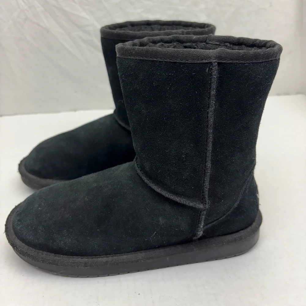 Koolaburra by Ugg Black Suede Short Winter Boots, big girl SZ 4, box 19